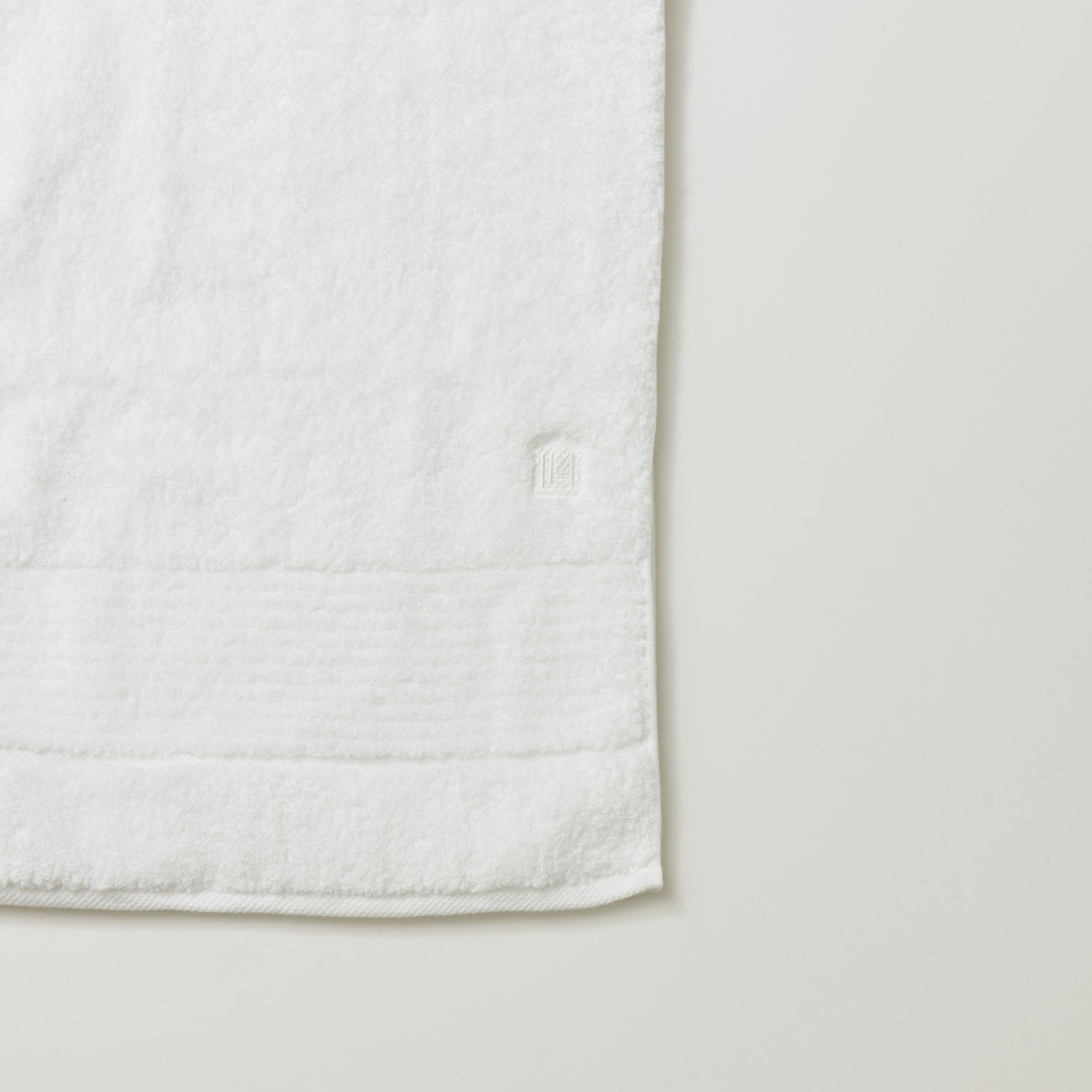 LH CLASSICS HAND TOWEL – LANDHAUS
